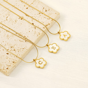 ZOGXIN Stainless Steel Five Leaf Clover Letter Necklace 18K Gold Plated Flower Pendant Jewelry For Gift And Leisure - Product Image 3