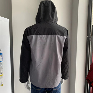 Veste coupe-vent à capuche avec logo de marque personnalisé pour hommes élégants pour le printemps automne nouvelle couleur bloquant le tissu tricoté manteau décontracté solide - Product Image 2