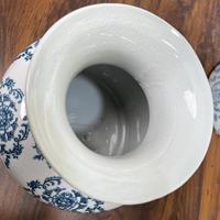 Guci Porselen Biru Putih Klasik Elegan Lukisan Tangan dengan Tutup, Wadah Keramik untuk Penggunaan Rangkaian Bunga