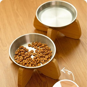 Soporte de madera para comedero de gatos, elevado, para gatos de interior, diseño redondeado con tazones de acero inoxidable - Product Image 1