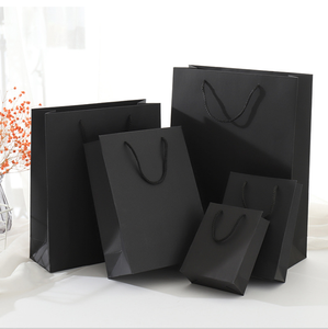 Bolsas de Papel para Compras con Logotipo Personalizado en Dorado, Impresas en Negro, Blanco, Verde y Rosa, Bolsas de Regalo de Papel con Relieve - Product Image 5