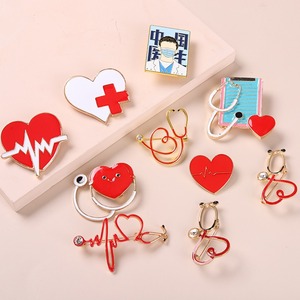 Toptan özel tıbbi hatıra broş Pin kalp anatomisi stetoskop hemşire doktor demir UV baskı Anime emaye tarzı - Product Image 3