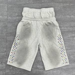 Shorts Bermuda Baggy en Coton 100% Personnalisés à Double Taille, Effet Délavé Acide, avec Appliques Brodés et Pierres Précieuses - Product Image 2