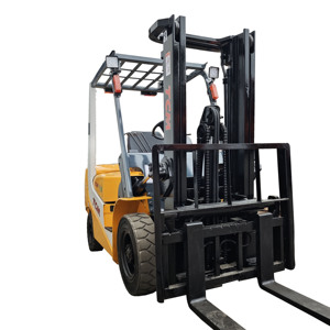<b>Second</b> <b>Hand</b> TCM 3T Forklift Two Stage Mast LPG Powered Solid Tire Used FD30 From Japan 2024 Model - Product Image 1