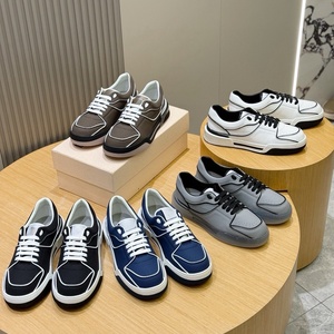 Baskets décontractées tendance à bout carré de <span class=keywords><strong>marque</strong></span> de créateur 2026, avec doublure en pur coton et style à lacets, idéales pour la marche - Product Image 1