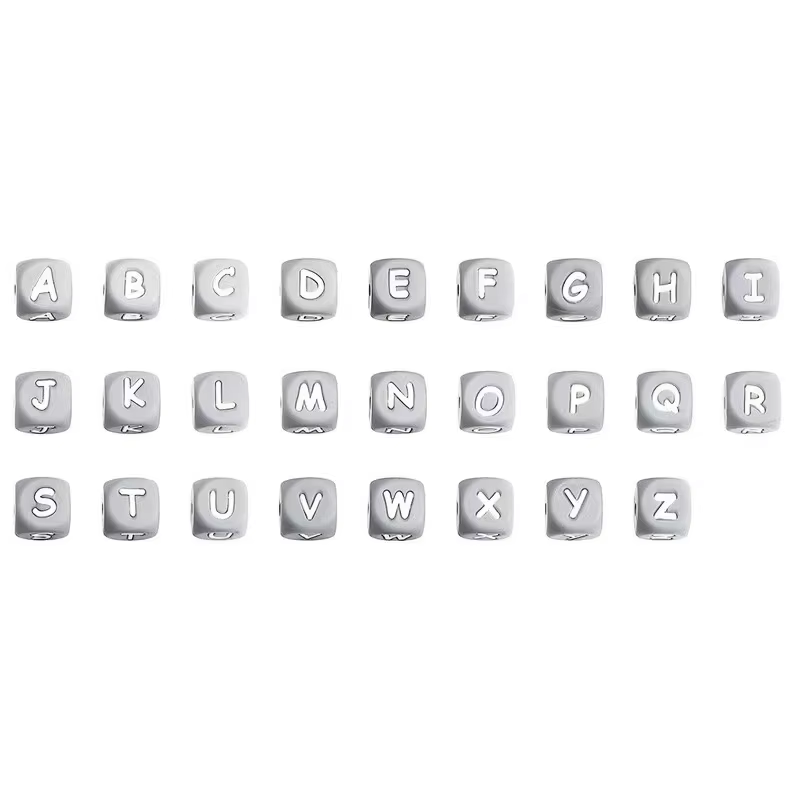 lettre grise et blanche