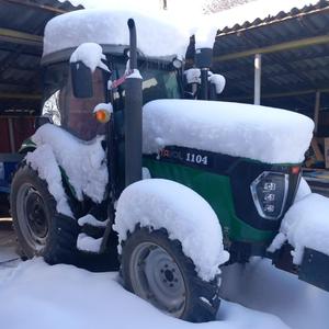 Tracteur agricole YTO 100 CV 4x4 avec moteur et pompe de pointe pour vignobles - Product Image 3