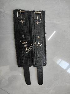 Menottes en similicuir avec peluche douce pour jeux de bondage pour adultes 2026 - Product Image 4