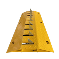 Bosse de vitesse avec lames jaune route rampe sécurité pneu tueur barrière barrière pointes pneu tueur sécurité véhicule barrière