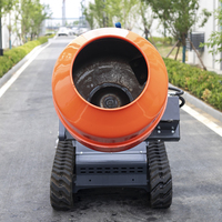 Mini-chargeuse sur pneus avec accessoire de mélangeur, chargeuse frontale pour le mélange du ciment et la préparation du chantier