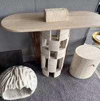 Table console moderne en travertin ajouré sur mesure, pieds sculptés, taille personnalisable, logo, durable, écologique pour hôtels et salons