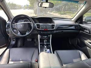 <span class=keywords><strong>Honda</strong></span> <span class=keywords><strong>Accord</strong></span> <span class=keywords><strong>2016</strong></span> de 9ª Generación Usado en Venta, Edición Elite 2.0L, Automático, Color Oscuro, Sedán de 5 Plazas, Volante a la Izquierda, R16 - Product Image 5