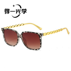 <b>Square</b> Oversized Chain Sunglasses For Women UV400 PC <b>Frame</b> Red Lens Outdoors Driving Party - Product Image 1