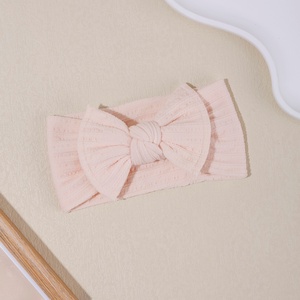 <span class=keywords><strong>Headband</strong></span> được thiết kế để bảo vệ fontanelle củ<span class=keywords><strong>a</strong></span> vải đàn hồi trẻ sơ sinh với kết cấu mềm mại không gây hại cho da bé - Product Image 4
