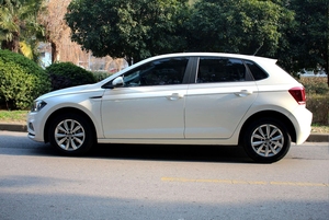 <span class=keywords><strong>Auto</strong></span> Usado Volkswagen <span class=keywords><strong>Polo</strong></span> <span class=keywords><strong>2021</strong></span> 1.5L Automático Versión Colorful Tech 5 Puertas 5 Asientos Hatchback Ahorro de Combustible Alta Configuración - Product Image 3