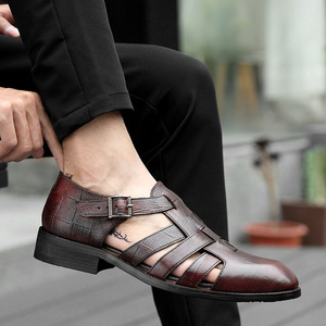 Sandales d'été pour hommes en cuir véritable, perforées et respirantes, à motif uni, style décontracté chic avec boucle - Product Image 3