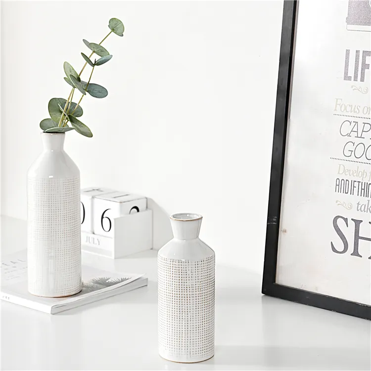 Ancient Porcelain Linen Design White Flower Vase Customized Logo Desktop Country Style Vase For Hotel Restaurant Office