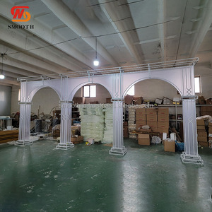 Arco de Hierro Blanco para Decoración de Bodas al Aire Libre en Jardín - Product Image 3