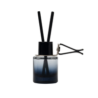 Diffuseur de parfum pour voiture en verre transparent noir carré de 8 ml avec bouchon en bois noir et bâton diffuseur