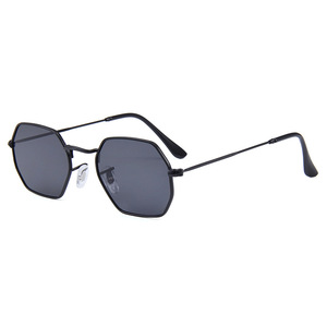 Gafas de sol de metal para mujer estilo europeo, montura negra, protección UV400, diseño poligonal para viajes y moda - Product Image 1