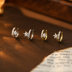 Vente en gros de boucles d'oreilles créoles en argent sterling 925 boucles d'oreilles huggies en zircon étoile Boucles d'oreilles cercles polyvalentes plaquées <span class=keywords><strong>gola</strong></span> 18 carats pour femmes - Product Image 3