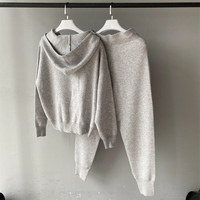 Échantillon rapide femmes pull deux pièces ensemble solide kaki col haut court et pantalons longs ensemble pull tricoté uni ensemble pour les femmes