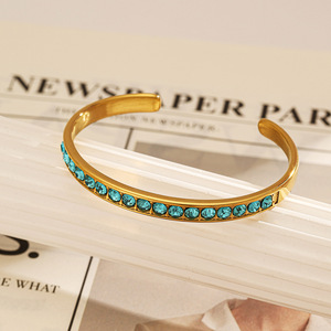 Brazalete de Moda, Chapado en Oro de 18k, Acero de Titanio, Zirconia Verde Menta, Joyería para Mujer - Product Image 3