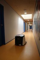 Robot Pembersih Komersial MiCity Navigasi Laser Pengisian Otomatis Tangki Air 37L Pembuangan Kotoran Cakupan 3000 Kaki Persegi untuk Bandara Pabrik