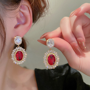 Orecchini a Perno Stile Vintage con Fiori e Pietre per Donne, Eleganti Gioielli per Orecchie alla Moda - Product Image 3