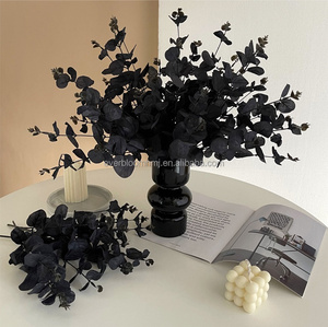 Décoration florale d'Halloween A191 Artificielle Tige d'Eucalyptus <span class=keywords><strong>Noir</strong></span> <span class=keywords><strong>Fausse</strong></span> Feuille d'Eucalyptus Branche Bouquet Arrangement <span class=keywords><strong>Fleur</strong></span> de Soie Noire - Product Image 1