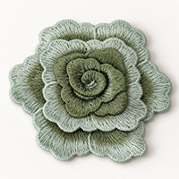 Applique brodée en rose superposée vert sauge 3D, fleur en dentelle soluble dans l'eau à coudre pour robe Cheongsam, sacs et projets DIY