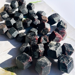 Piedra de Granate en Bruto Ecológica de Alta Calidad al por Mayor, 3-5 cm, Cristales Naturales de Forma Irregular, Color Rojo Vino, Gema en Bruto - Product Image 3