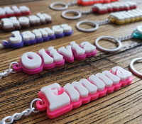 Porte-clés personnalisable en PLA imprimé en 3D, pendentif nom en lettres 3D, petit cadeau à choisir