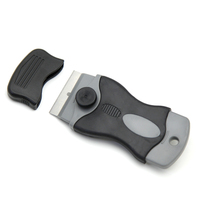 Fabricant en vente à chaud Mini grattoir portable Couvercle de sécurité Porte-clés Lame détachable Grattoir Outil de nettoyage Colle Autocollant Gam
