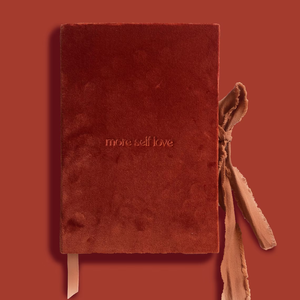 Agenda Personalizzata in Velluto Rosso, Taccuino con Copertina Morbida, Design Unico con Frase in Rilievo, Diario Quotidiano, Regalo di Compleanno - Product Image 2