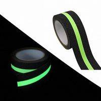 Bande antidérapante photoluminescente lumineuse étanche noir PET Base Quartz sable émeri rayure phosphorescente pour avertissement de sécurité