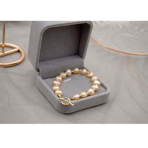 WENCHI Pulsera hecha a mano con perlas de agua dulce para mujer con diseño fluido, color blanco, 15-16 cm - Product Image 2