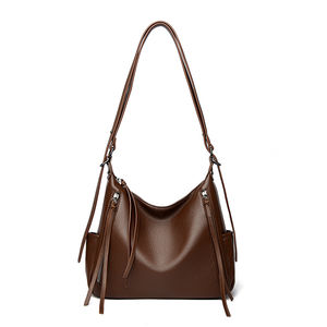 Sac à main de luxe portable et durable, modèle 2026, en PU avec décorations rivetées et motifs géométriques - Product Image 6