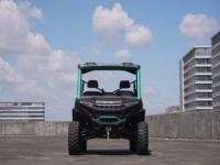 Véhicule utilitaire électrique tout-terrain 4x4 à 2 places avec une capacité de charge de 500 kg et une autonomie de 90 km