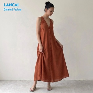 <span class=keywords><strong>Abito</strong></span> in <span class=keywords><strong>Cotone</strong></span> Muslin Stile Boho con Logo Personalizzato, Vestito Lungo Sexy con Scollo a V Profondo e Schiena Scoperta, Abbigliamento da Resort e Spiaggia OEM - Product Image 1