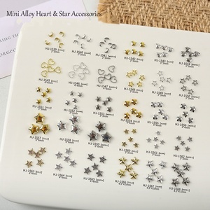 50 Piezas de Mini Corazones y Estrellas 3D para Uñas, Decoraciones de Uñas de Aleación, Accesorios de Manicura - Product Image 1