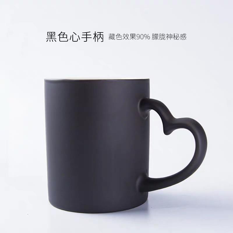 Tasse à changement de couleur coeur noir