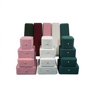 Estuche de Joyería de Terciopelo de Lujo con Botón Dorado, Opciones Multicolor y Multitamaño para Todo Tipo de Joyas - Product Image 3