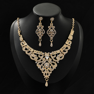 ชุดเครื่องประดับแฟชั่นสำหรับเจ้าสาวผู้หญิงสไตล์ยุโรปและอเมริกาชุดเครื่องประดับสร้อยคอพลอยเทียมสีขาวประดับพลอยเทียมชุบทอง - Product Image 1