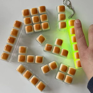 Porte-clés en forme de pain en acrylique, jouet anti-stress créatif avec bouton-poussoir pour clavier - Product Image 1