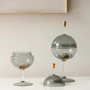 Réservoir de rangement décoratif en <span class=keywords><strong>verre</strong></span> américain gris personnalisé <span class=keywords><strong>à</strong></span> <span class=keywords><strong>pied</strong></span> haut avec couvercle, décoration de salon, ornements de rangement pour la maison - Product Image 2