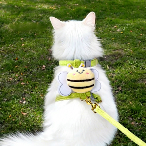 Correa Retráctil para Gatos, Arnés Ajustable Tipo Chaleco para Gatos y Perros Pequeños con Diseño de Abeja, Patrón a Rayas, Color Verde - Product Image 1