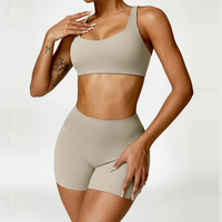Ensemble de yoga 2 pièces personnalisé pour femme : soutien-gorge push-up et short taille haute respirant, extensible dans les quatre sens, couleur unie, froncé devant pour le fessier, idéal pour la gym et le fitness