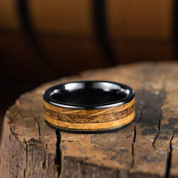 Bijoux pour hommes Bague en bois personnalisée Incrustation faite à la main Bague en bois tonneau de tabac et de whisky Bague de mariage pour hommes Bague en céramique noire