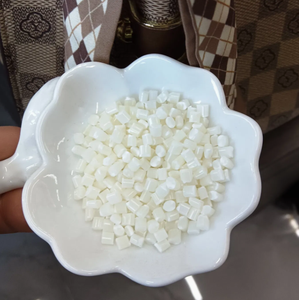 Granules de granulés blancs injectant des pièces automobiles de moulage série ABS 920 - Product Image 2